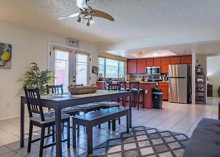 Charming House Pool Near Kiwanis Park Freeways