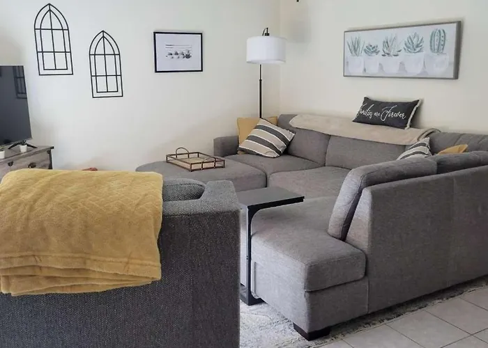 Charming House Pool Near Kiwanis Park Freeways Holiday home *